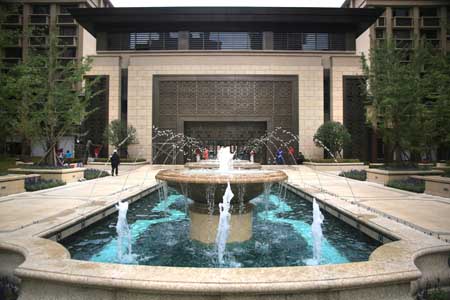 北入口中轴水景实景图